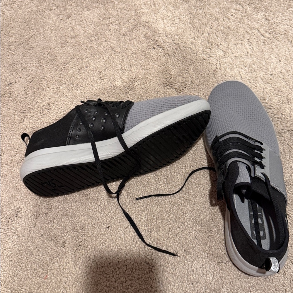 Under Armour Men's Black and Gray Athletic Shoes - Picture 2 of 4